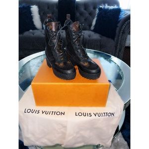 LAUREATE PLATFORM DESERT BOOT